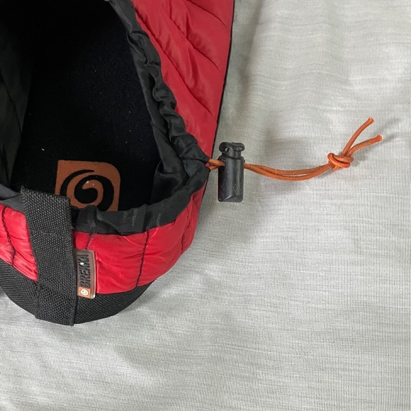 Brekka large men’s 9-10 women’s 11-12 Quilted Slippers - Picture 3 of 16